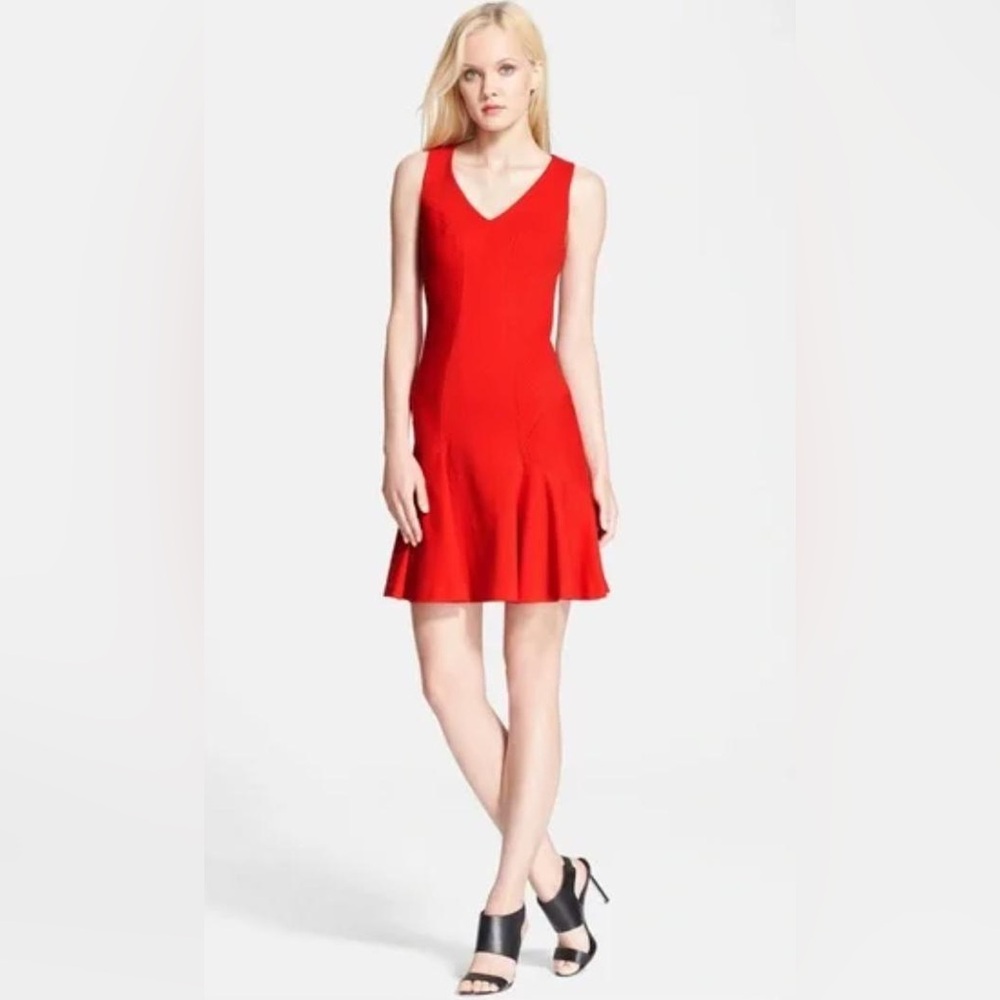 Diane Von Furstenberg Carla Fit & Flare Flounce Hem Dress size 4
